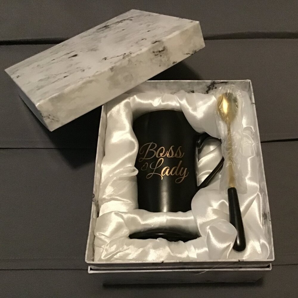 Mothers Day Boss Lady Mug Gift Set – Black & Gold Mug w/Lid & Spoon – New in Box